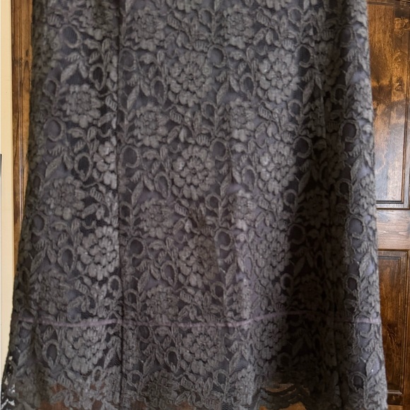 3/$20 Old Navy Skirt size 10 - Picture 2 of 3